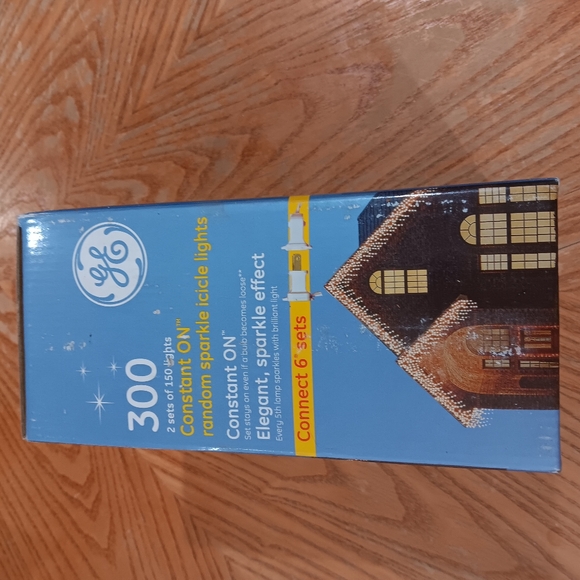 Kirkland Christmas lights 2 sets of 150 clear bulbs white wire - Picture 4 of 6